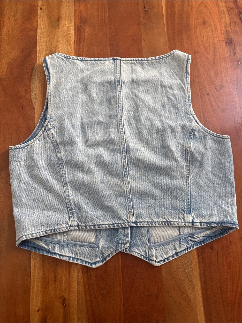 NWT Gap UltraSoft Denim Crop Vest in Light Wash - Picture 11 of 14